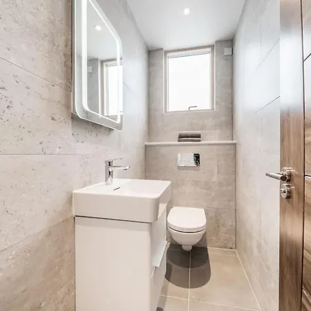 Amazing One Bedroom Penthouse In Wimbledon London Exterior photo