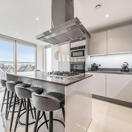 Amazing One Bedroom Penthouse In Wimbledon London Exterior photo